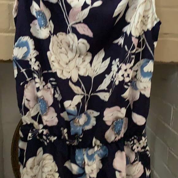 Navy/white floral romper - Picture 11 of 11